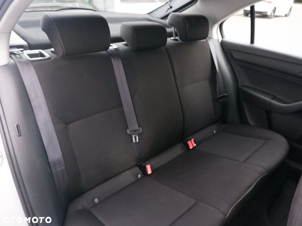 Skoda RAPID 1.2 TSI Ambition - 15