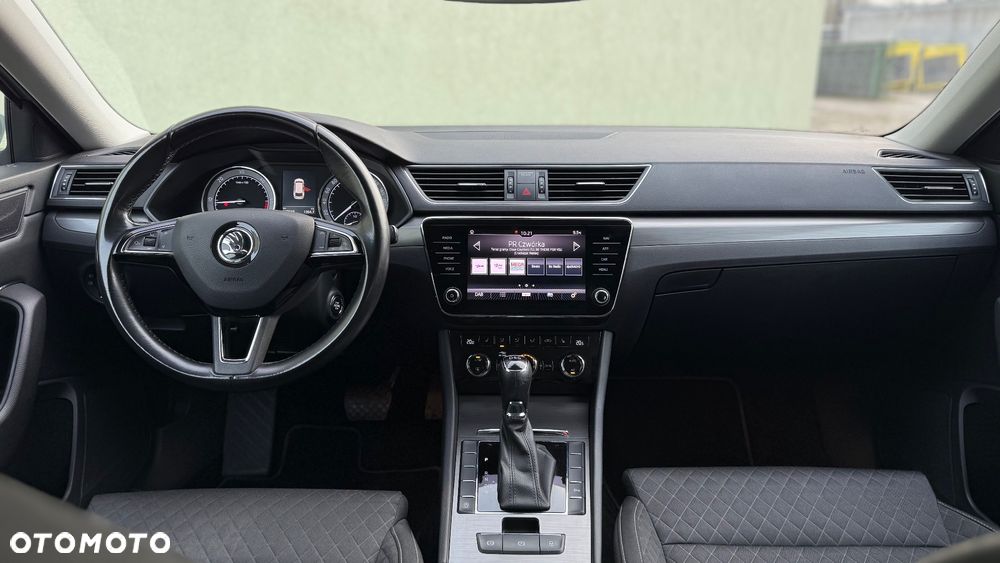 Skoda Superb 2.0 TDI DSG Premium Edition - 34