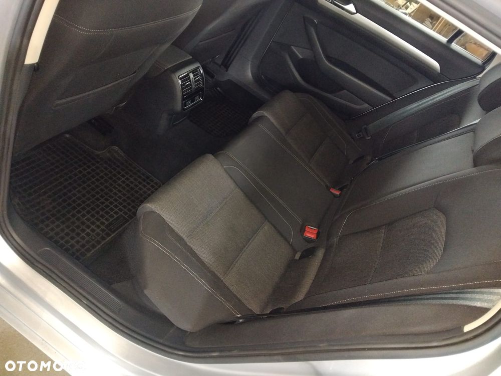 Volkswagen Passat 2.0 TDI SCR Comfortline - 9