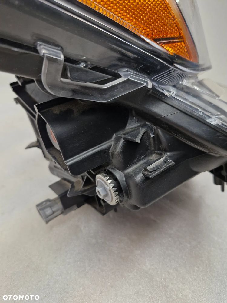 Toyota Prius IV  lift lampa przód prawa - 16