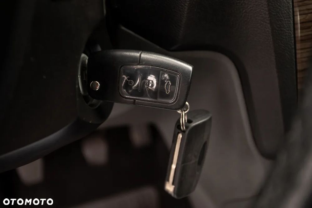 Ford Focus 1.6 Ghia - 25
