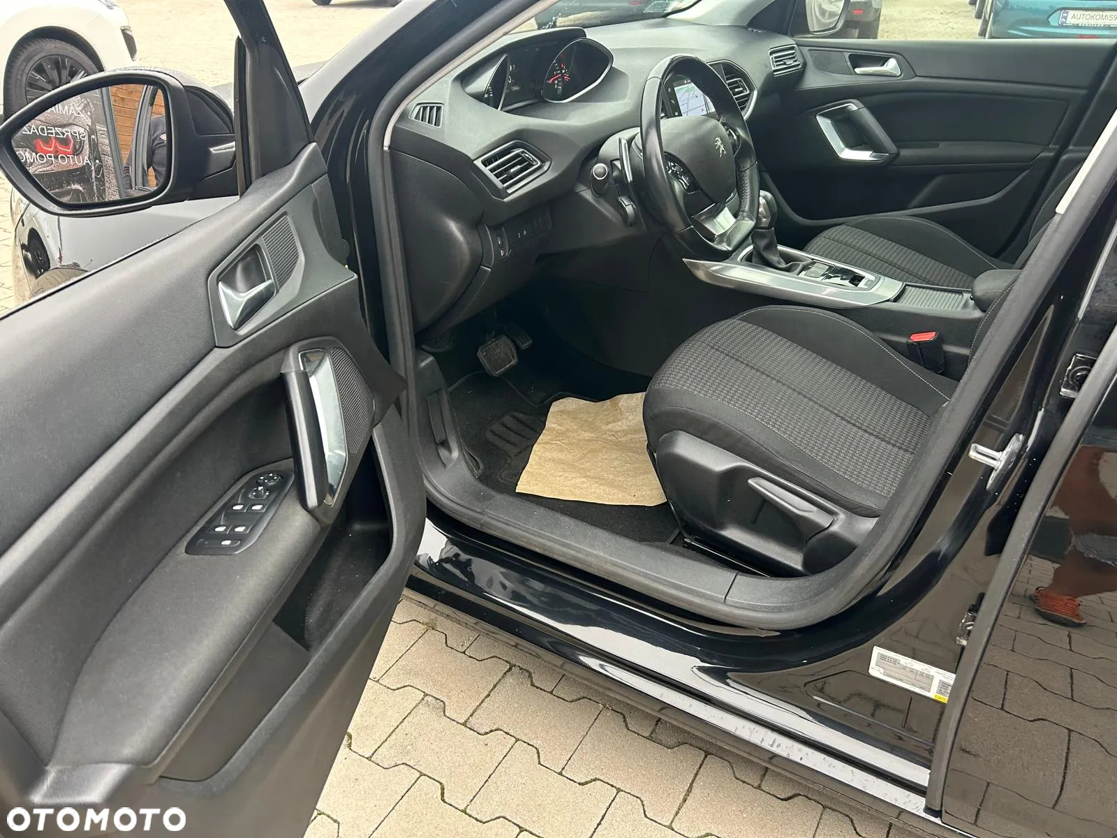 Peugeot 308 1.5 BlueHDi Allure S&S EAT6 - 17