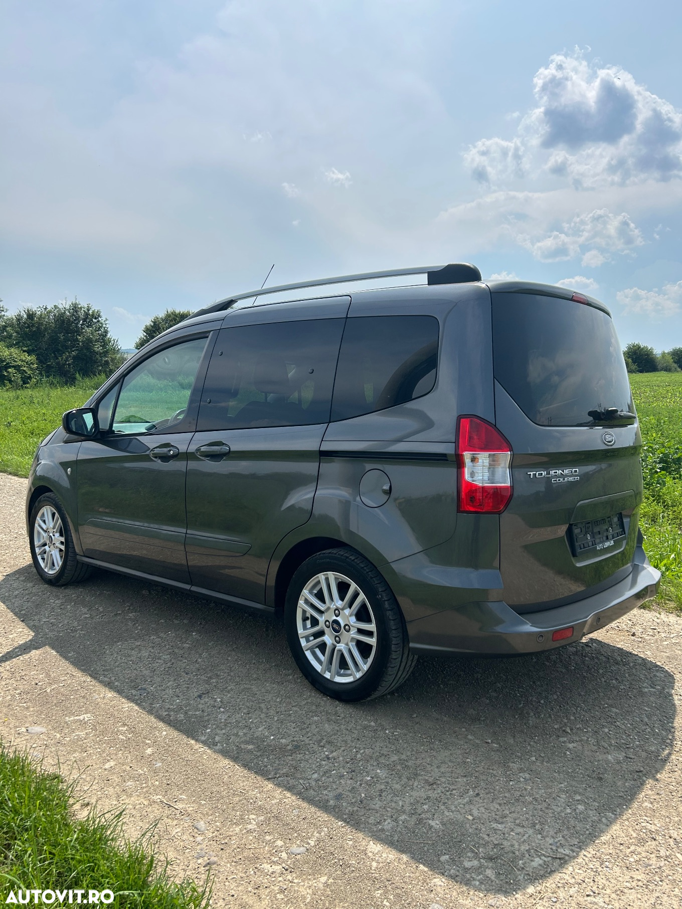 Ford Tourneo Courier 1.0 EcoBoost Titanium - 4