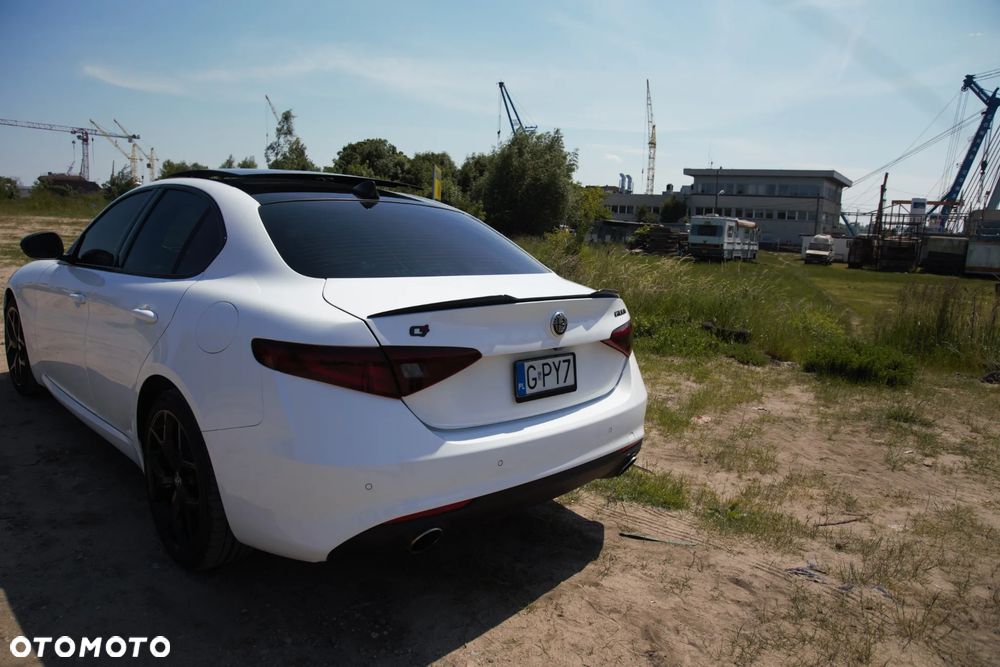 Alfa Romeo Giulia 2.0 Turbo 16V AT8-Q4 Ti - 17