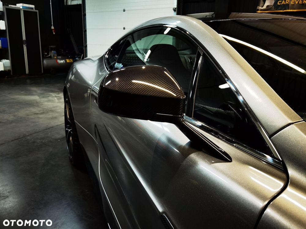 Aston Martin Vanquish - 10