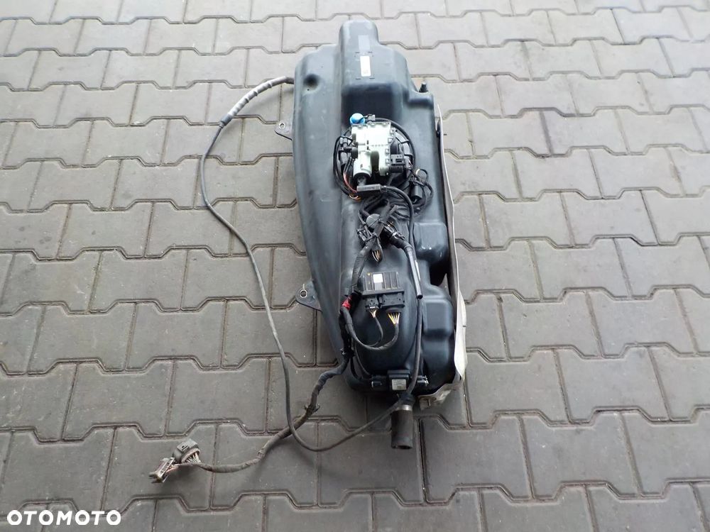 CRAFTER 2.5 TDI ZBIORNIK POMPA ADBLUE - 3