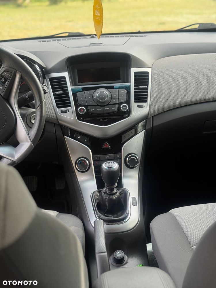 Chevrolet Cruze 1.8 LT - 11