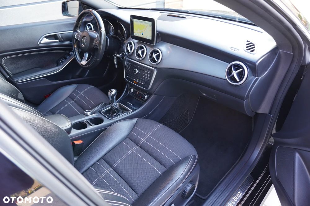 Mercedes-Benz CLA 200 Peak Edition - 9