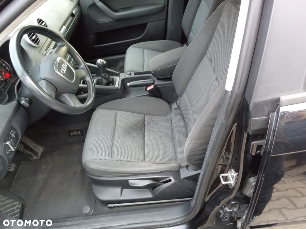 Audi A3 Sportback 1.6 TDI DPF Ambiente - 6