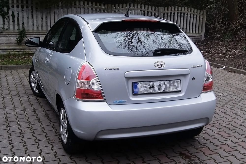 Hyundai Accent - 25