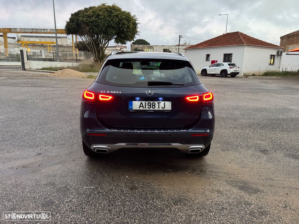 Mercedes-Benz GLA 180 d - 4