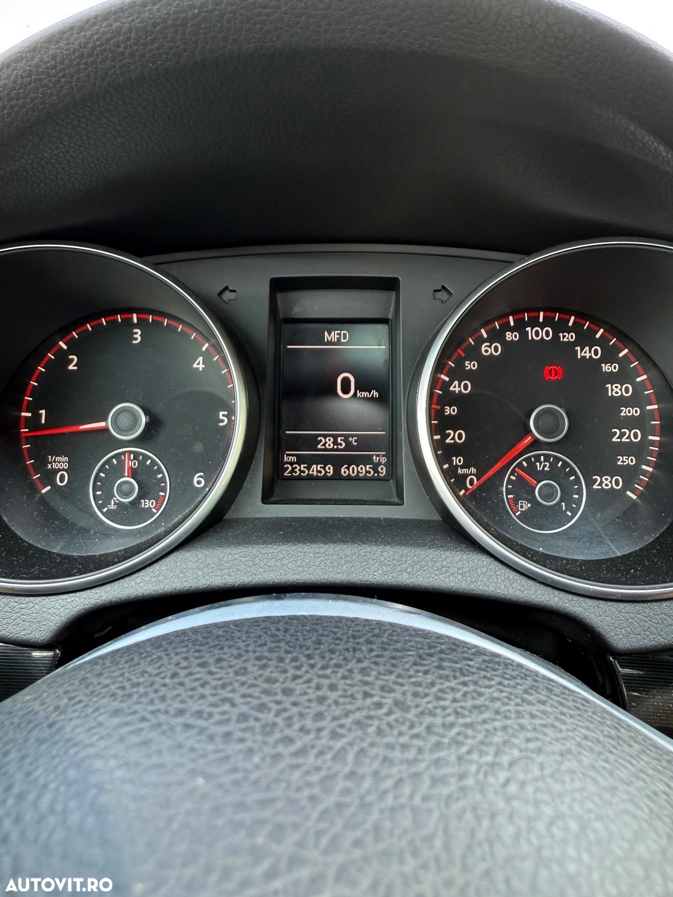Volkswagen Golf 2.0 DPF GTD - 11