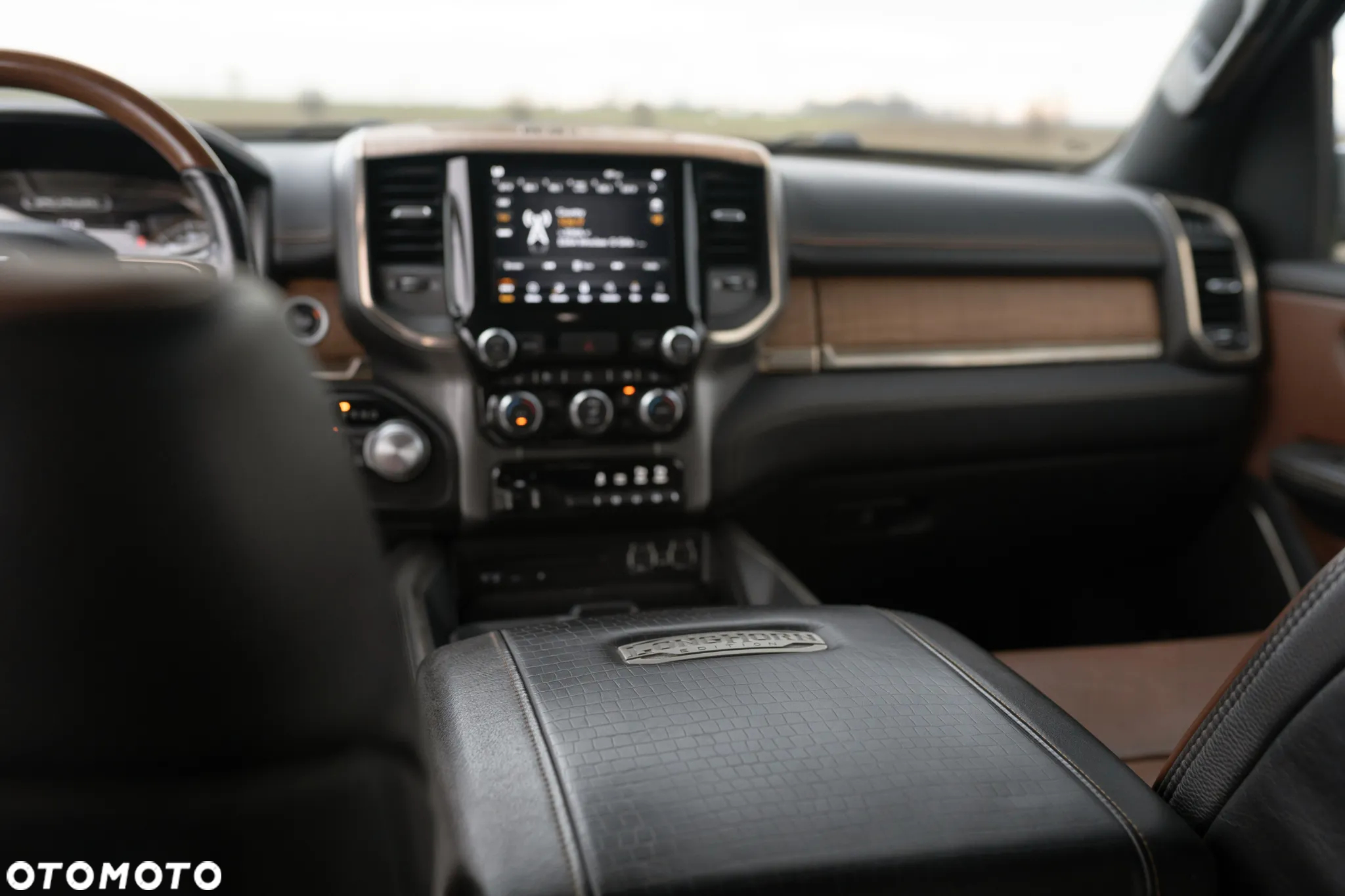 RAM 1500 5.7 Crew Cab Longbed Longhorn Chrome - 24