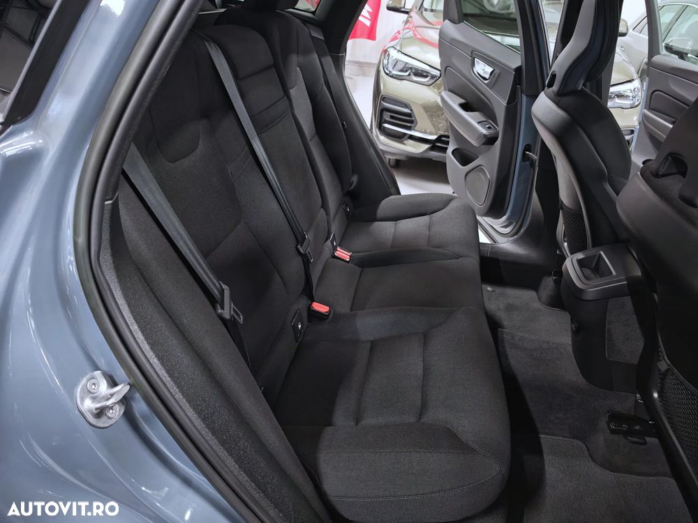 Volvo XC 60 B4 MHEV Momentum Pro - 25