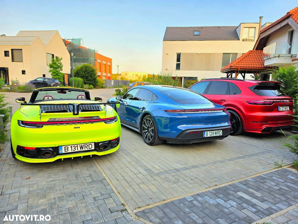 Porsche Taycan - 12