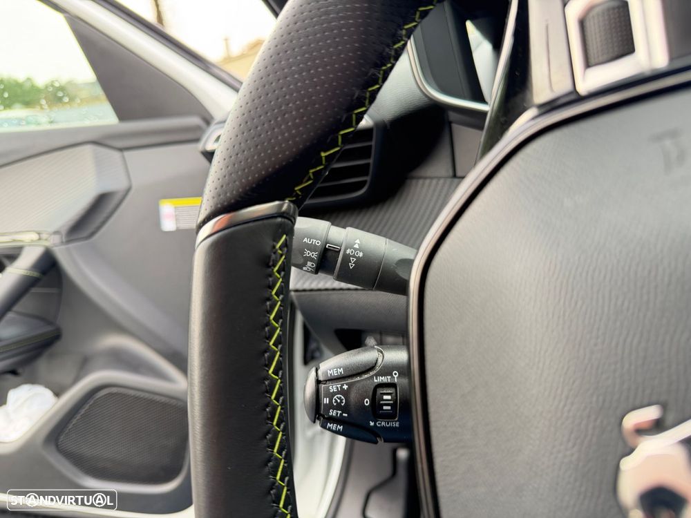 Peugeot 2008 1.2 PureTech GT Line - 29