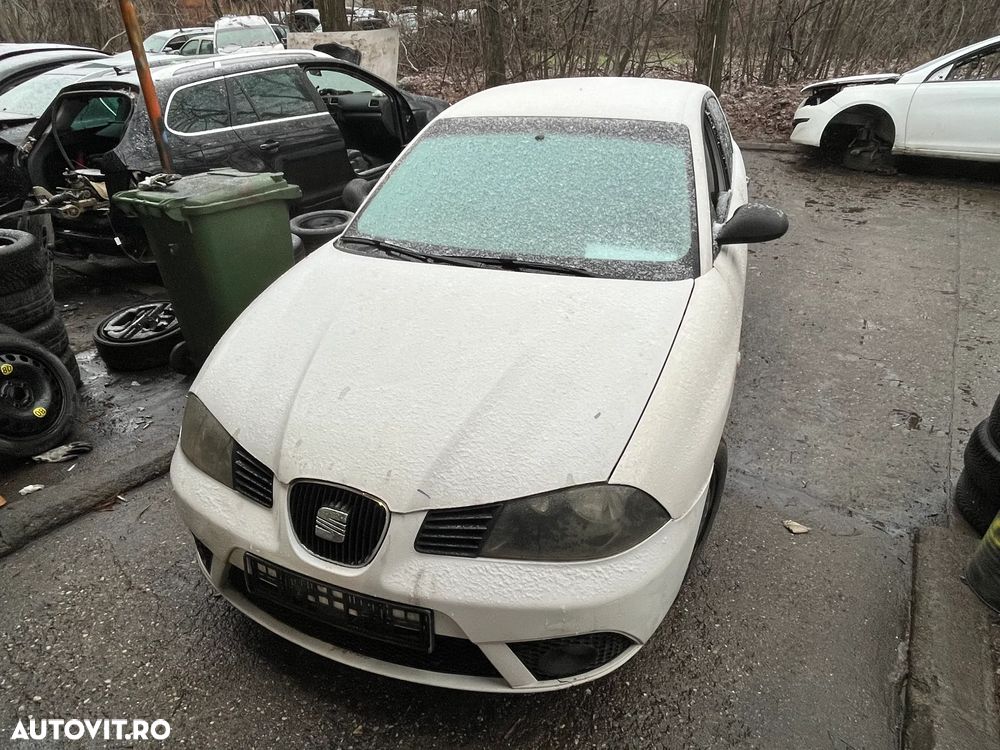 Dezmembrez Seat Ibiza 2008 alb 4 usi 1,4 benzina BXW - 3