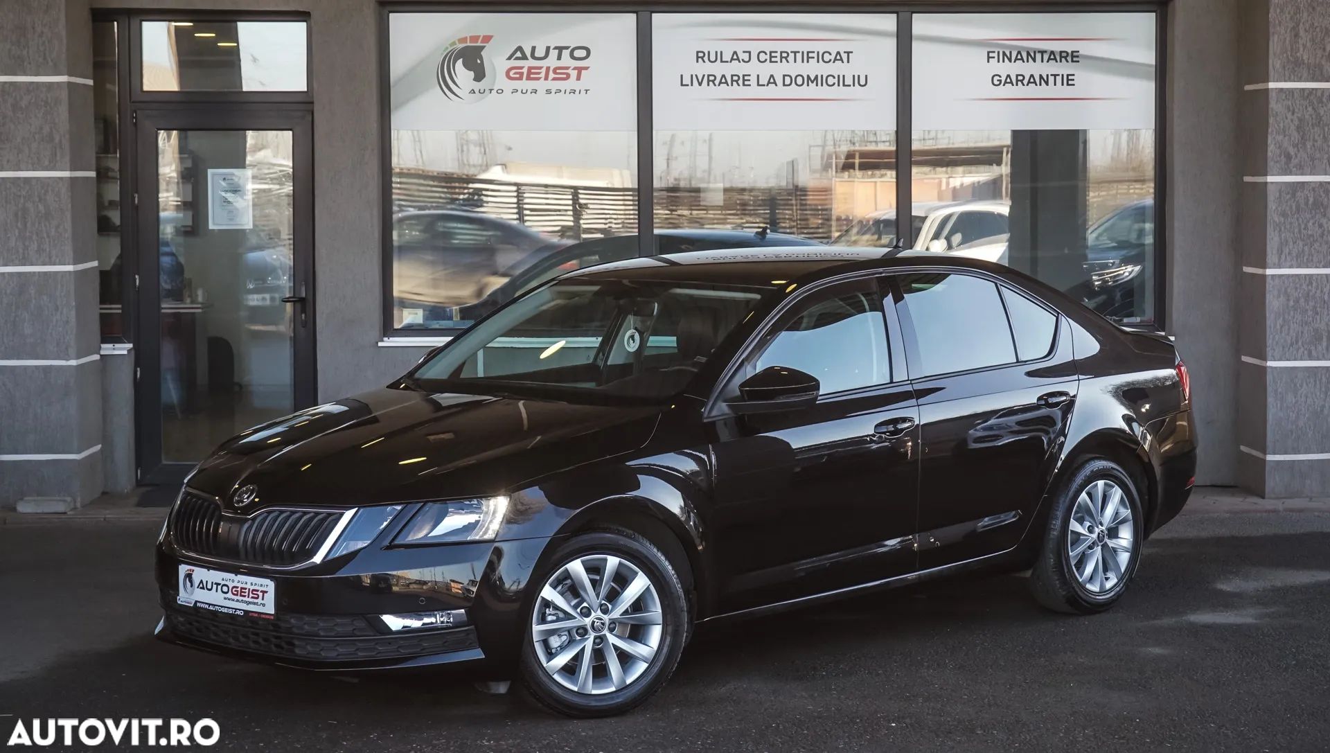 Skoda Octavia 1.6 TDI DSG Style - 1