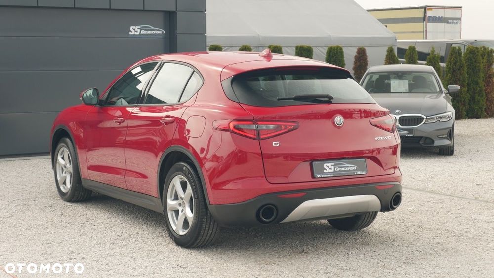 Alfa Romeo Stelvio - 8