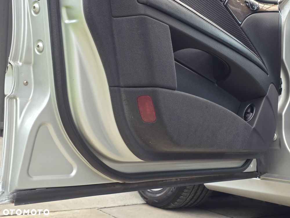 Mercedes-Benz Klasa E 240 Avantgarde - 32