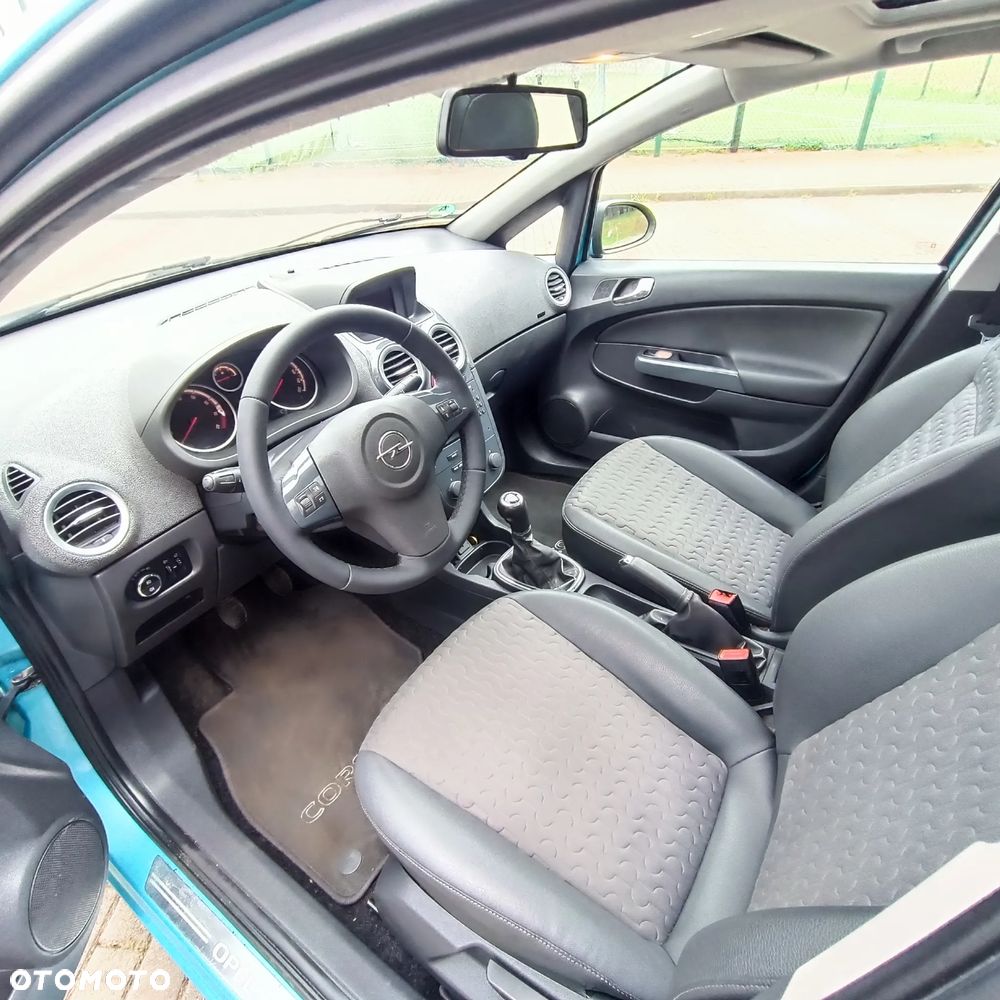Opel Corsa 1.4 16V Innovation - 24