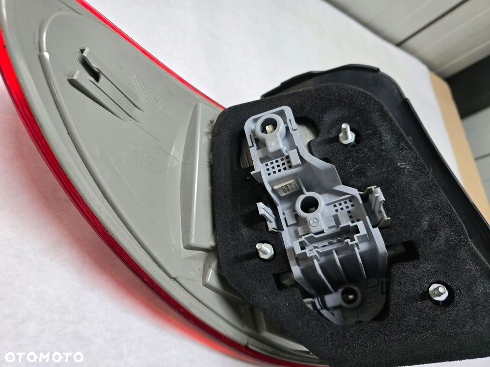 LAMPA PRAWA TYŁ 2468200664 MERCEDES W246 LED - 7