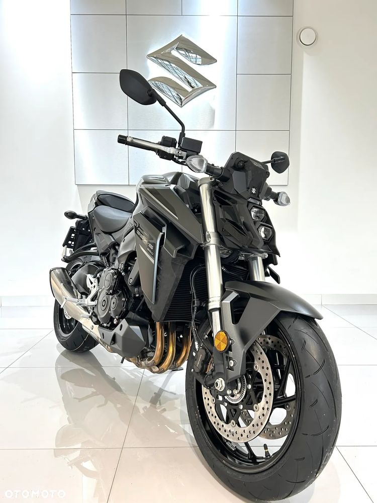 Suzuki GSX - 8