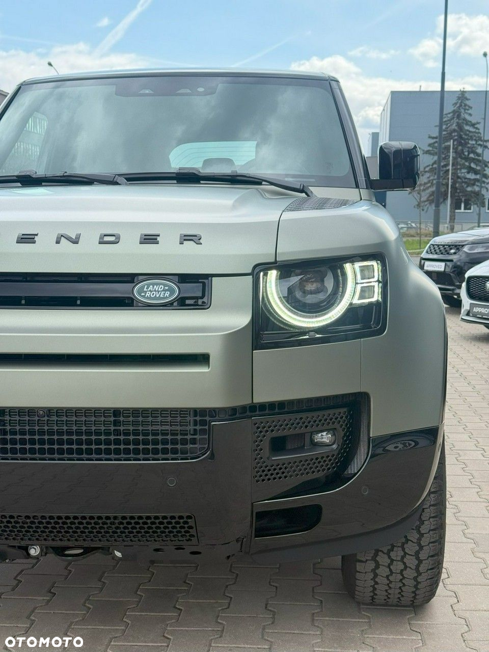 Land Rover Defender - 9