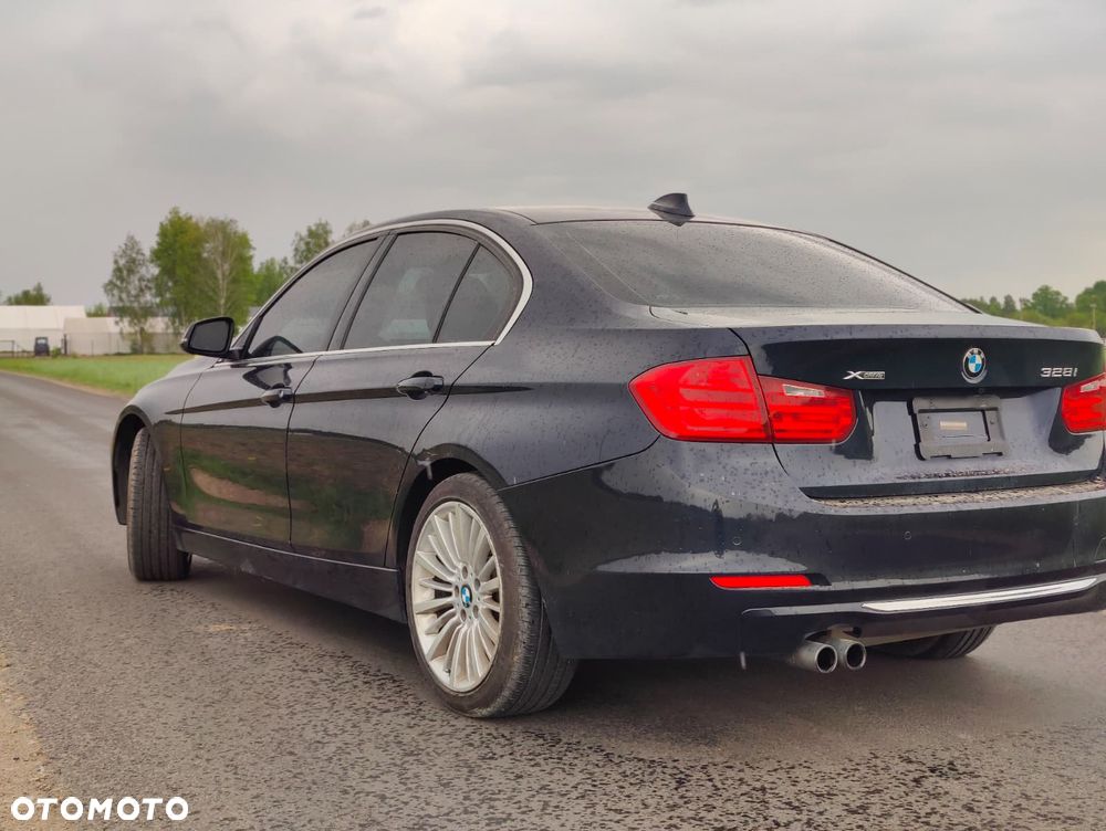 BMW Seria 3 328i xDrive Sport Line - 2