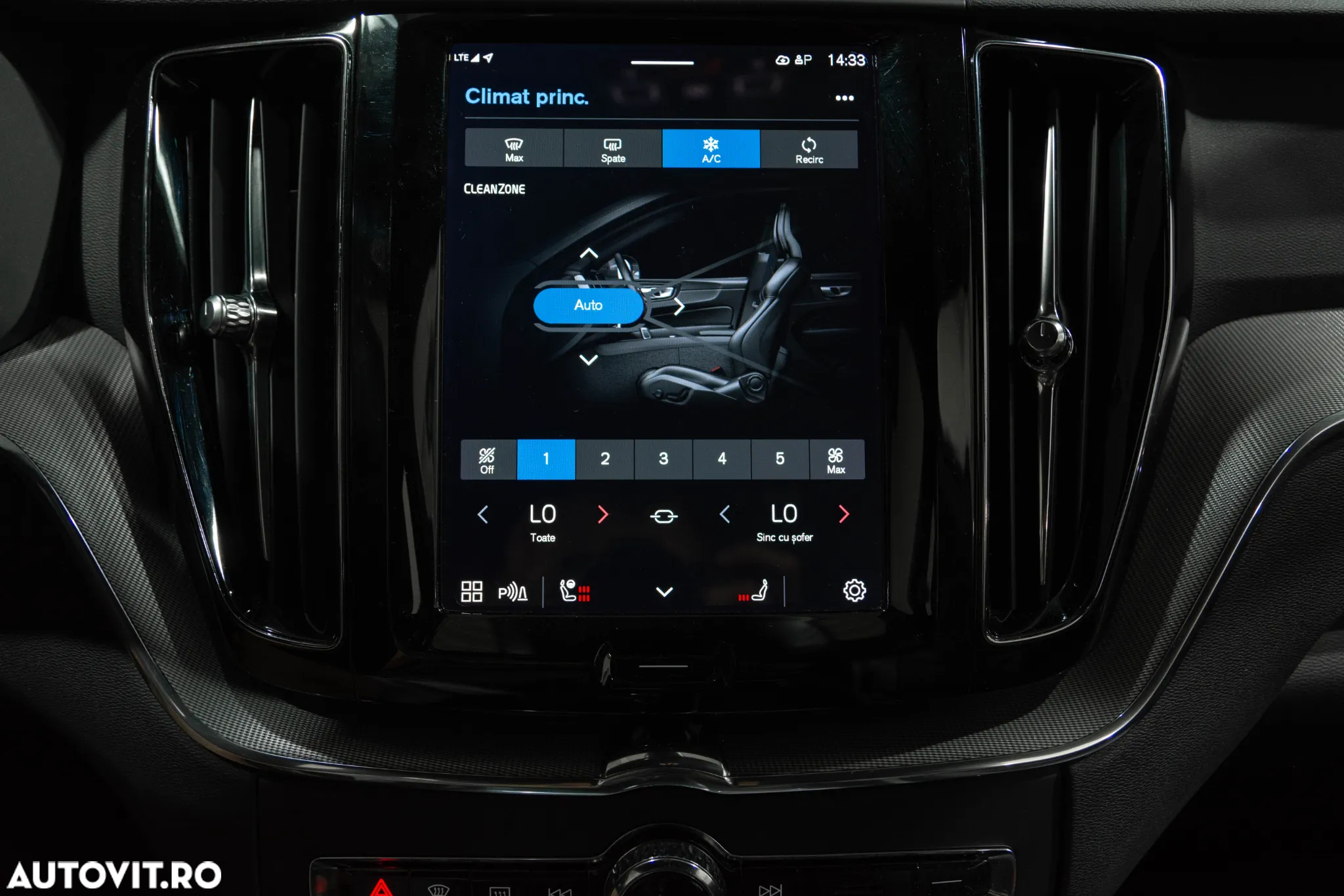 Volvo XC 60 B4 MHEV AT FWD Plus Dark - 20