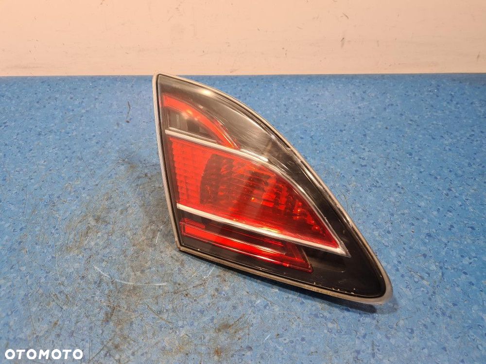 MAZDA 6 II SEDAN LAMPA TYŁ LEWA ZEWNĘTRZNA  W KLAPIE - 5