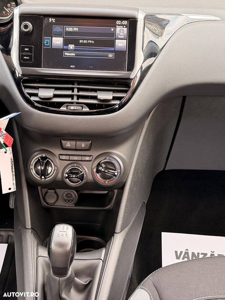 Peugeot 208 PureTech 82 Start & Stop Style - 8