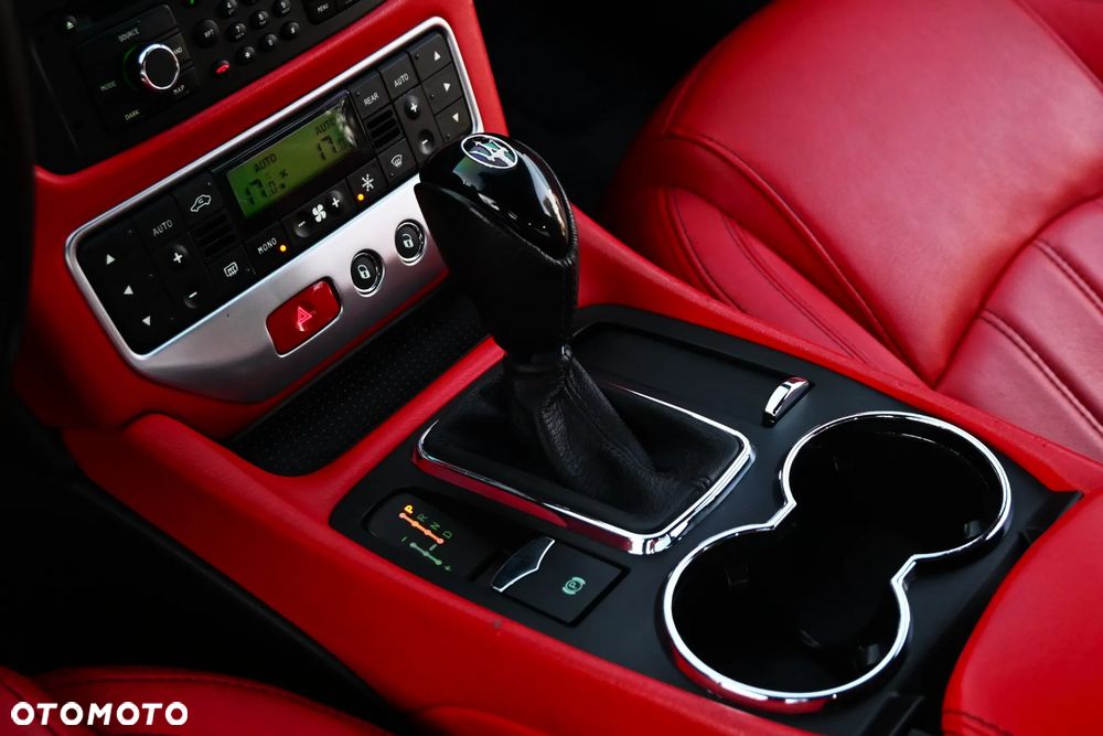 Maserati GranTurismo S Automatik - 34