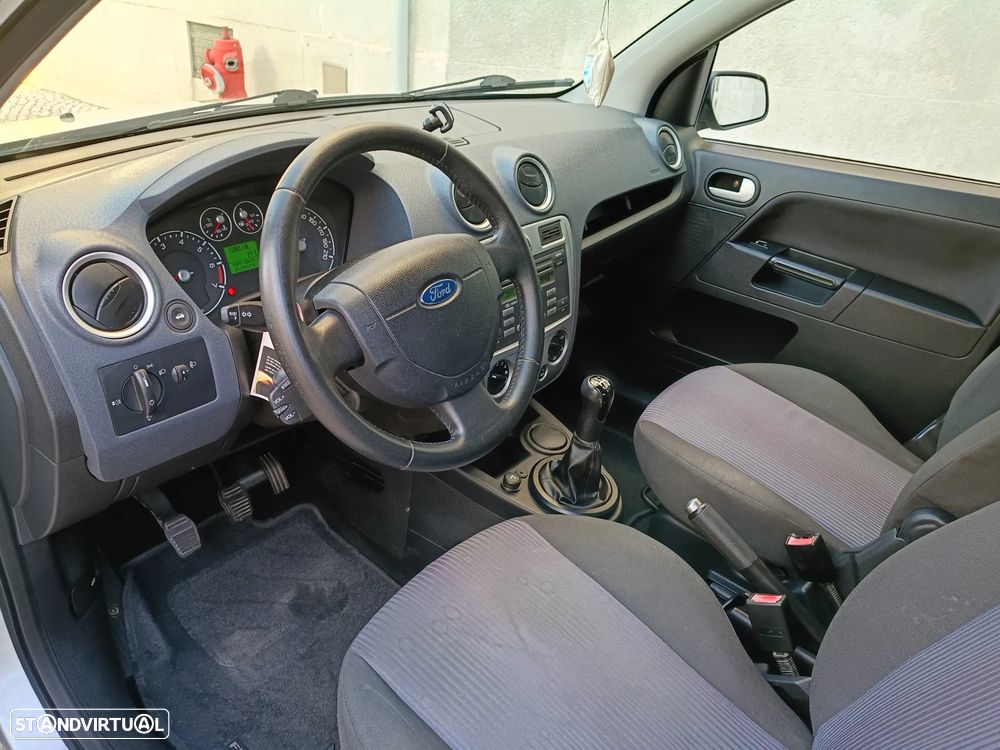 Ford Fusion 1.25 + - 11