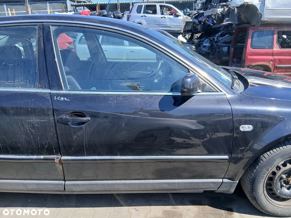 Volkswagen Passat B5 Lift Drzwi Przód Przednie Prawe Kolor LC9Z - 1