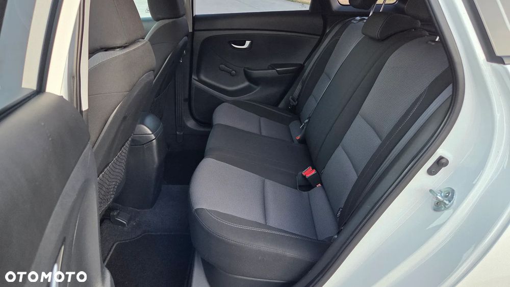 Hyundai i30 i30cw 1.4 Intro Edition - 29