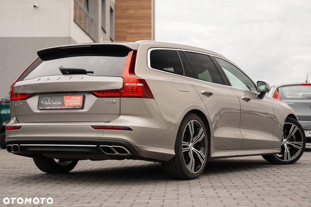 Volvo V60 D4 Drive-E R-Design Momentum - 11