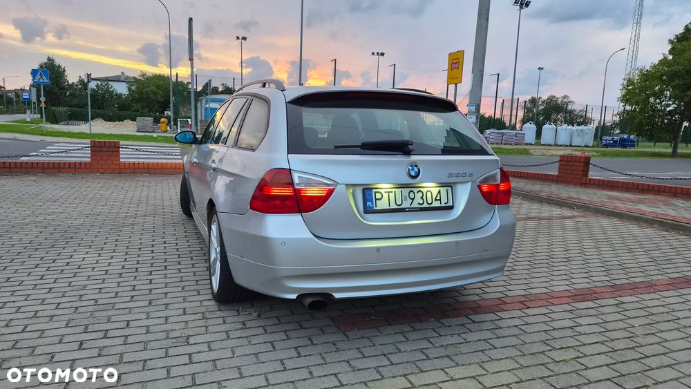 BMW Seria 3 318d - 4