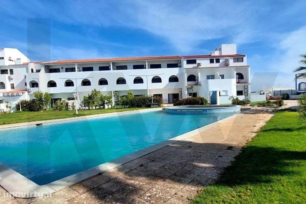 Apartamento T2 em Condomínio Privado com Piscina e Jardim | Sagres - Grande imagem: 2/16