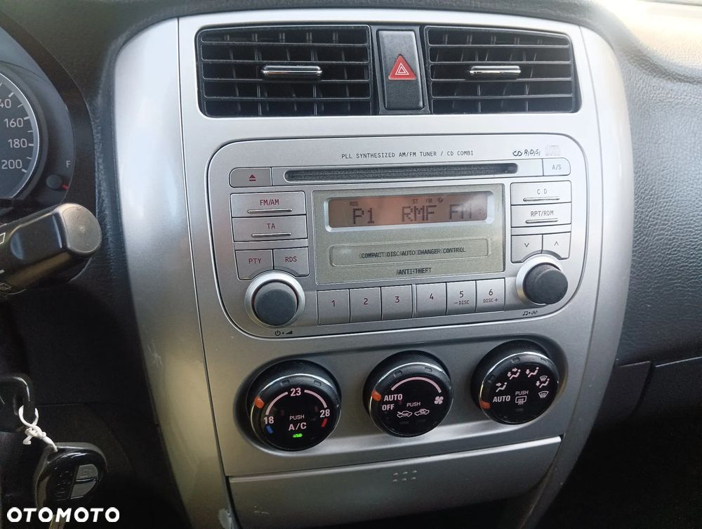 Suzuki Liana 1.6 - 12