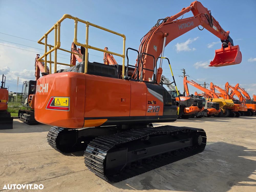 Hitachi ZX210LC-7,  23,4 TONE, 2021, 5.815h, CUPLA RAPIDA+CUPA NOUA 1,3mc+CUPA 0,9m latime+CUPA taluz, inst picon, camera spate si laterale, consum mediu 11,5l/h, ad sapare 7m, 3 pompe hidr, LANT NOU, CA NOU-posibilitate leasing 4 ani-PROMOTIE 96.900 EUR+Tva - 34