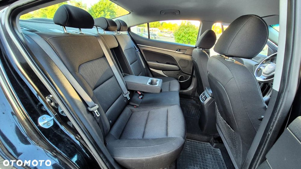 Hyundai Elantra 1.6 CRDi Style - 20