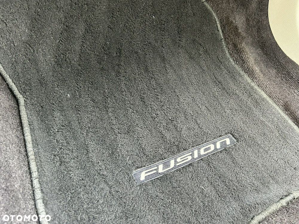 Ford Fusion - 28
