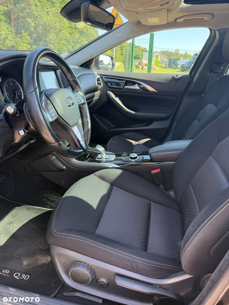 Infiniti QX30 2.2d Premium Tech AWD 7DCT - 9