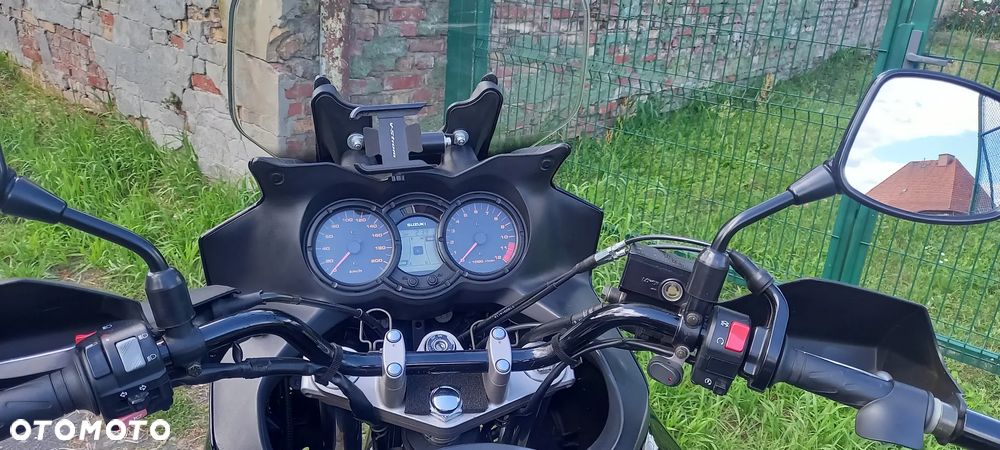 Suzuki V-STROM - 4