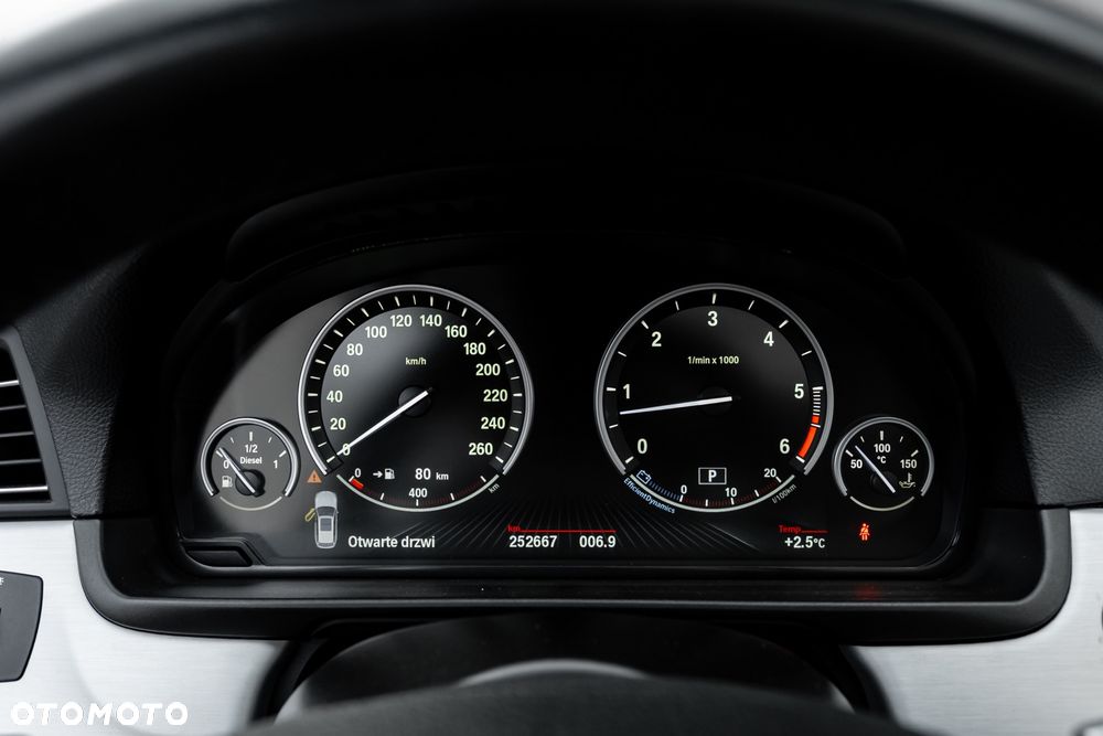 BMW Seria 5 M550d xDrive - 32