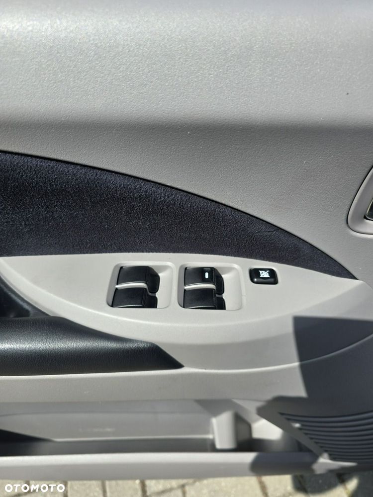 Mitsubishi Grandis - 15