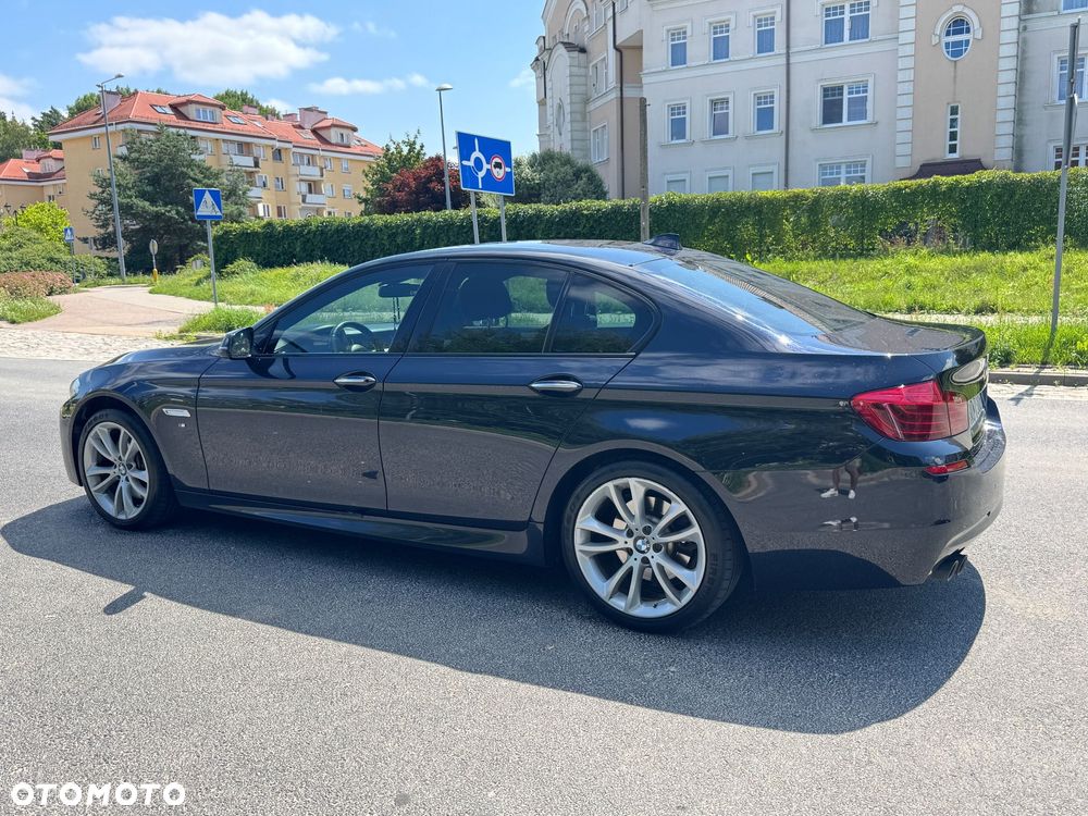 BMW Seria 5 525d xDrive - 13