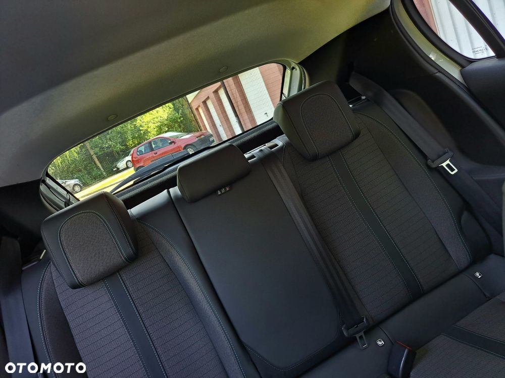 Peugeot 208 Benzin 100 Business - 13