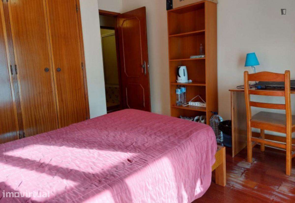 Quarto - localizado em Norton de Matos Coimbra - Grande imagem: 2/14